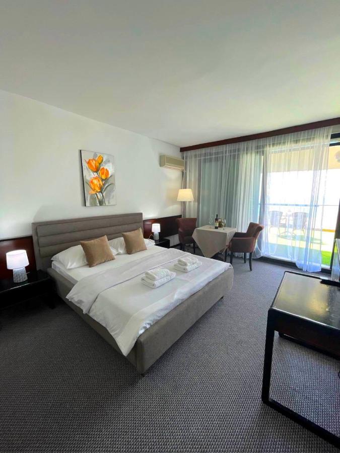 Corpus A - Hotel Albatros 乌尔齐尼 外观 照片