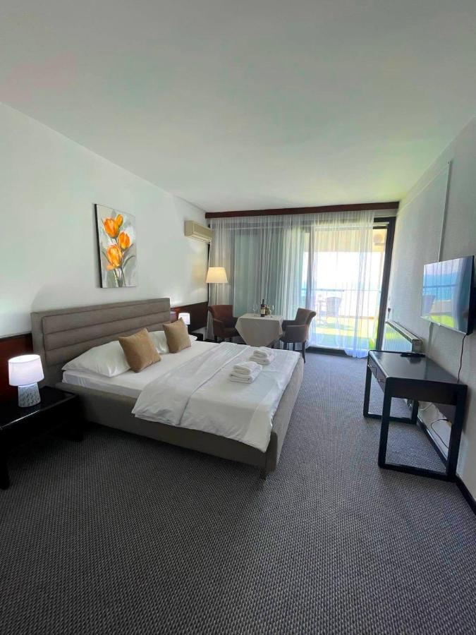 Corpus A - Hotel Albatros 乌尔齐尼 外观 照片