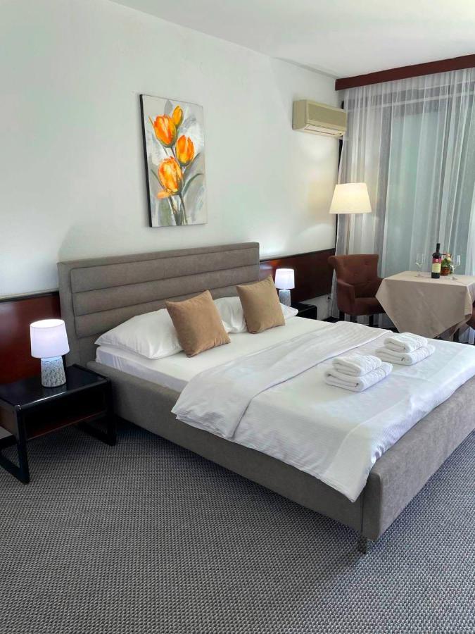 Corpus A - Hotel Albatros 乌尔齐尼 外观 照片